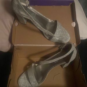 Silver sparkle heels. worn only once. very good condition. size 10 wide